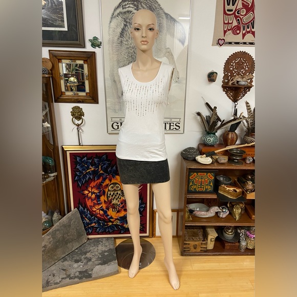 🐦‍⬛4/$20🐦‍⬛ Tank Top with Golden Spheres Appliqués in Subtle Cat/Heart Shape - Picture 13 of 15